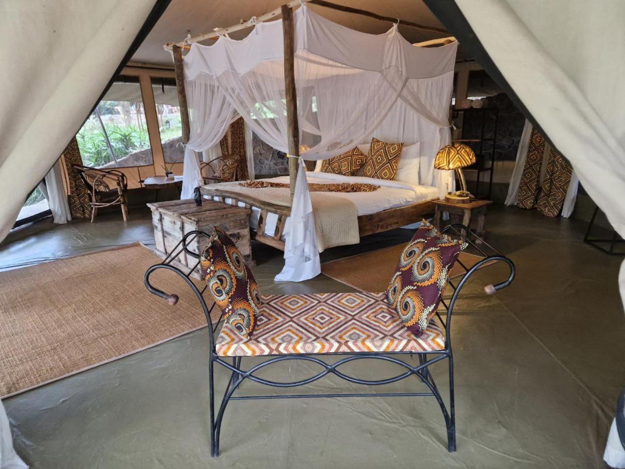 Dolly Farm & River Camp, Luxury Tents Usa River Bagian luar foto