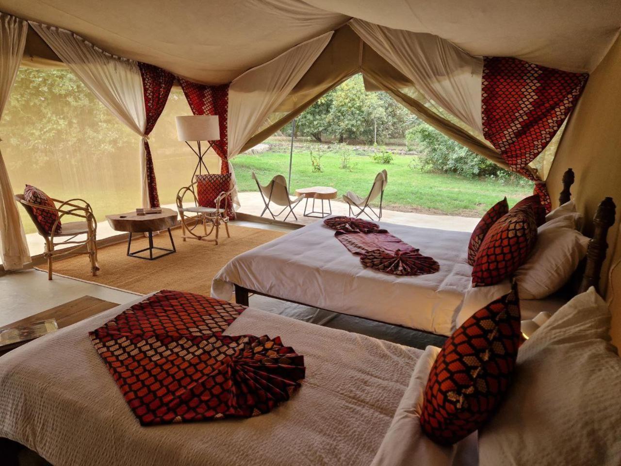 Dolly Farm & River Camp, Luxury Tents Usa River Bagian luar foto