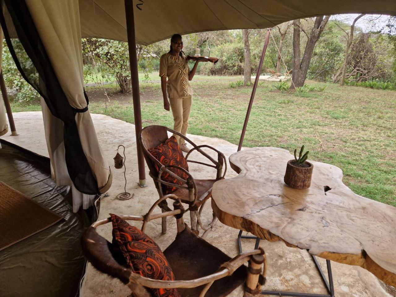 Dolly Farm & River Camp, Luxury Tents Usa River Bagian luar foto