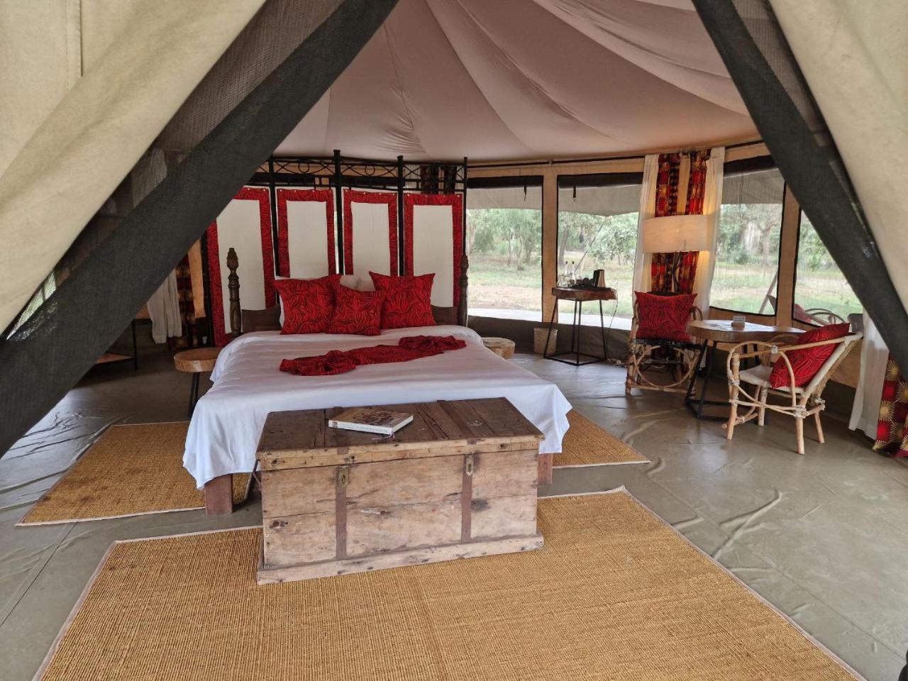 Dolly Farm & River Camp, Luxury Tents Usa River Bagian luar foto