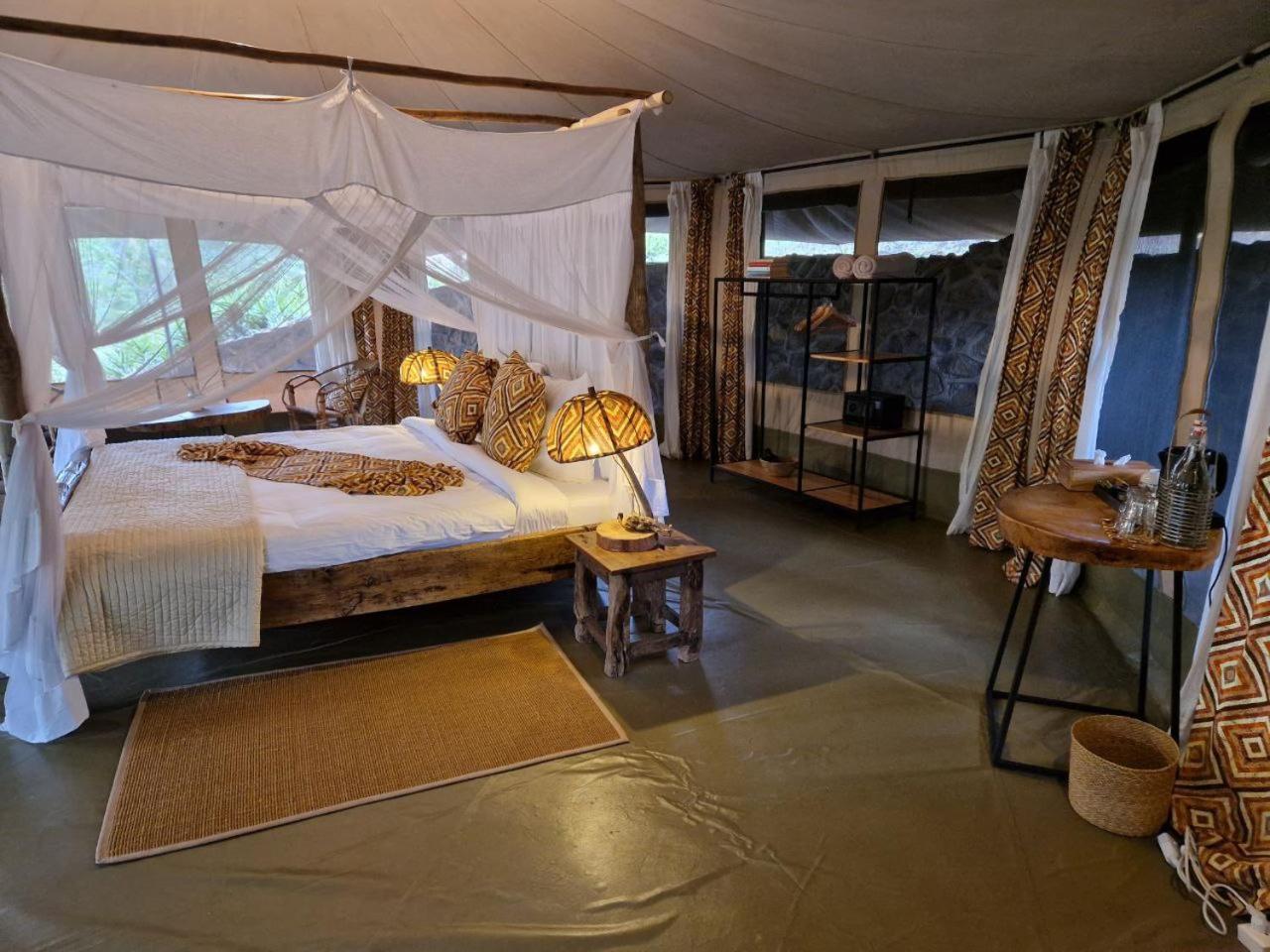 Dolly Farm & River Camp, Luxury Tents Usa River Bagian luar foto
