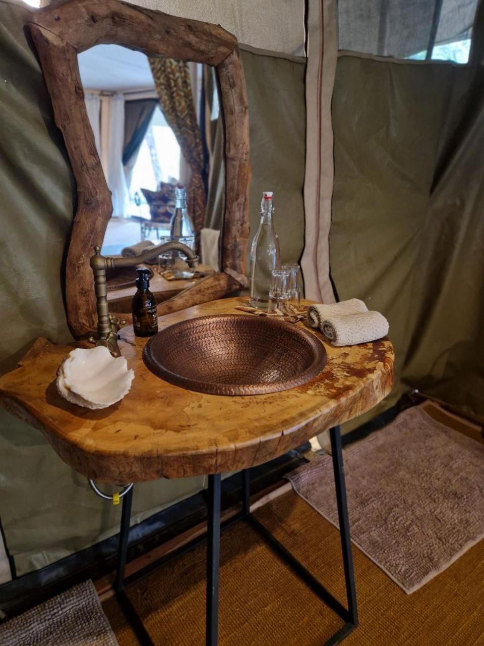 Dolly Farm & River Camp, Luxury Tents Usa River Bagian luar foto