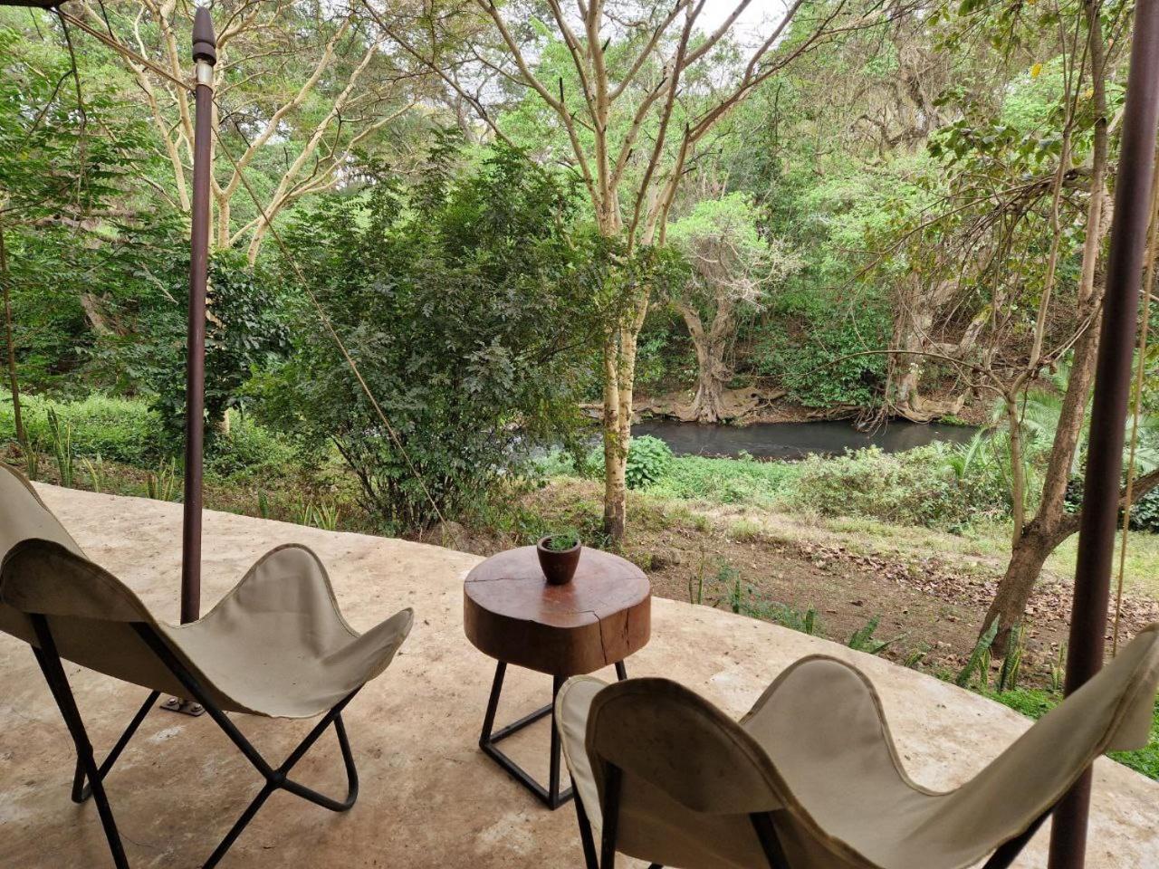 Dolly Farm & River Camp, Luxury Tents Usa River Bagian luar foto