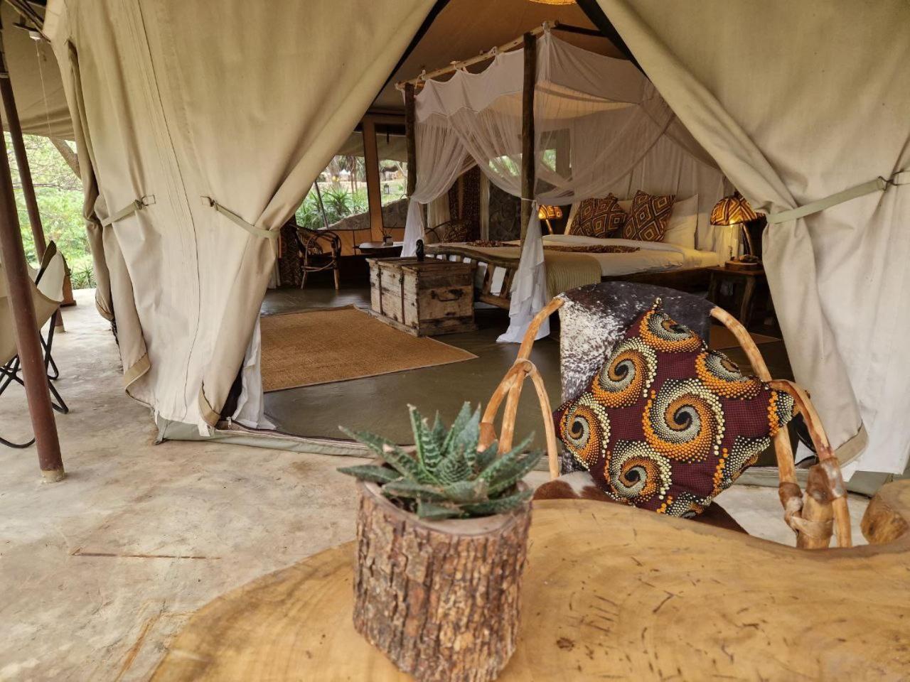 Dolly Farm & River Camp, Luxury Tents Usa River Bagian luar foto