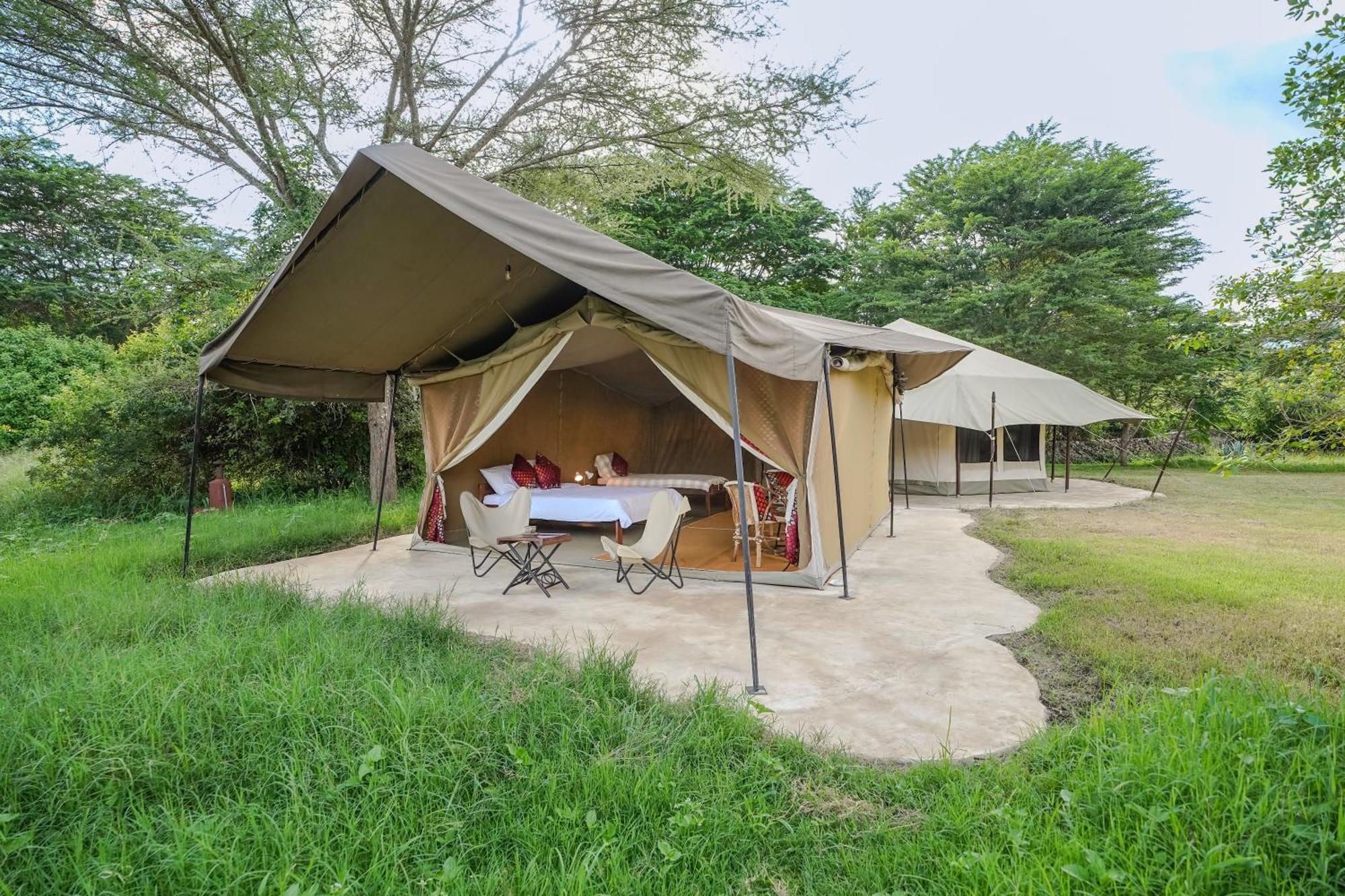 Dolly Farm & River Camp, Luxury Tents Usa River Bagian luar foto